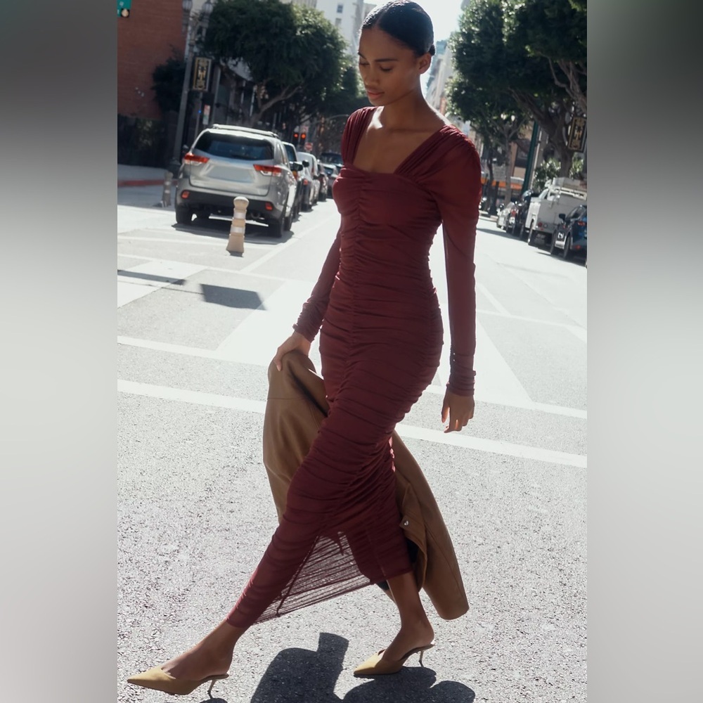 By Anthropologie Long-Sleeve Ruched Slim Midi Dress Pre Owned Burgundy Plum M - Picture 2 of 7